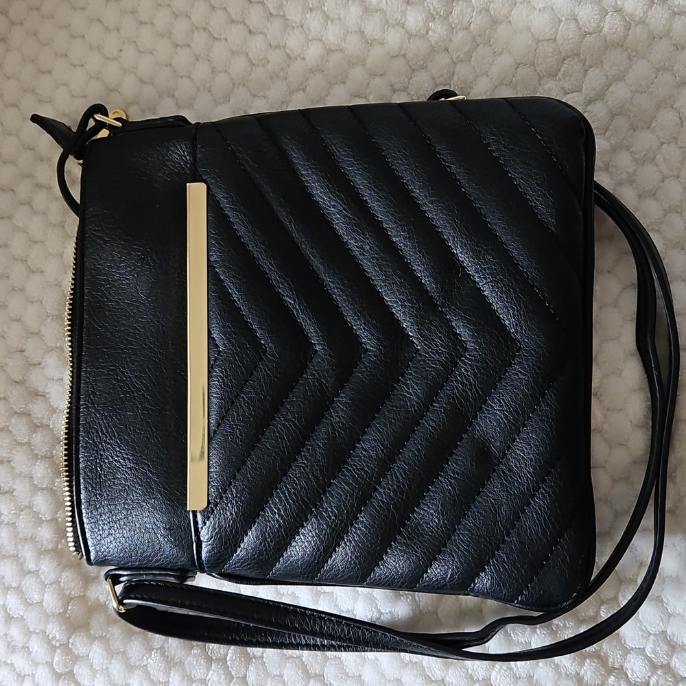 LC Conrad Elegant Black Quilted Shoulder Bag